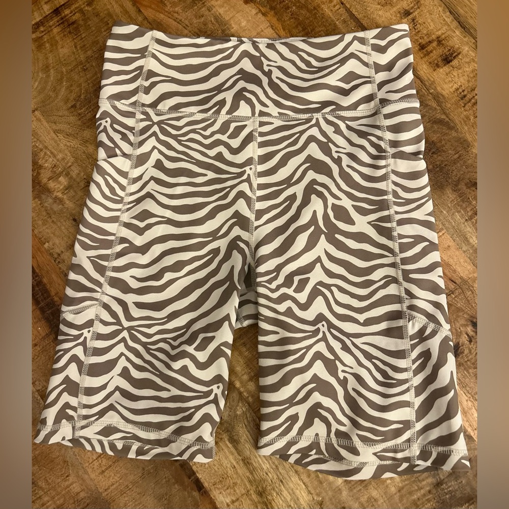 Tuckernuck Bike Shorts Size Small Tan Beige Zebra Animal Print - Pockets Workout